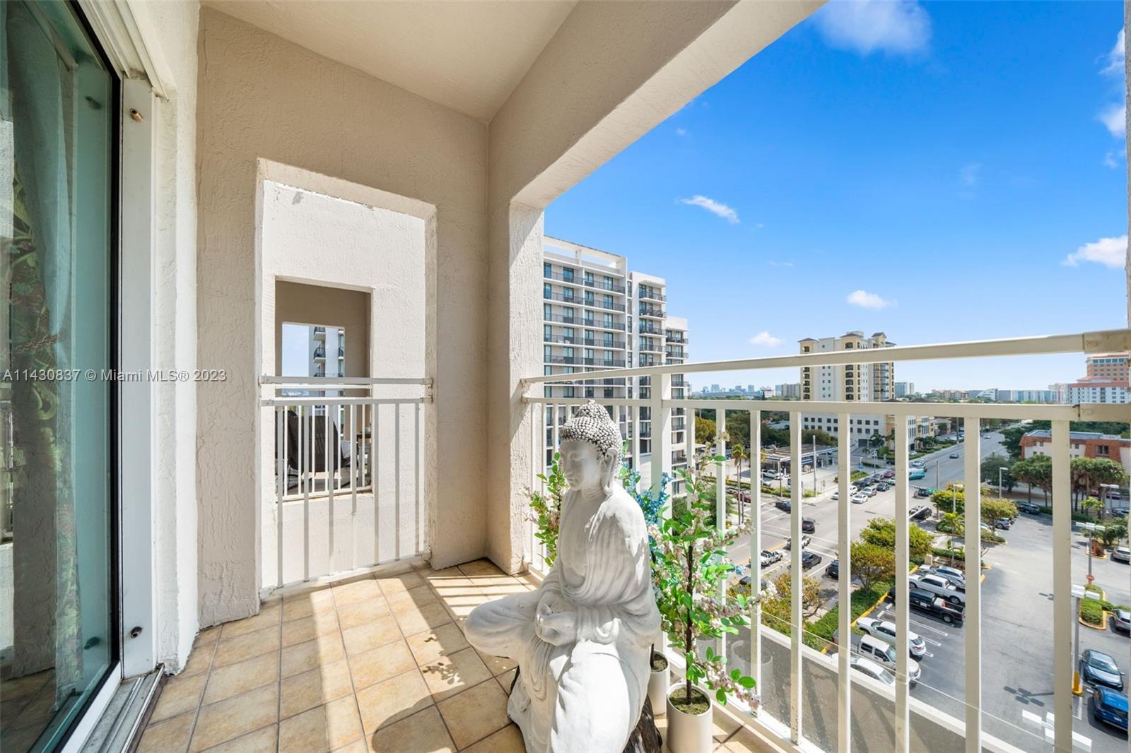 DOUGLAS GRAND CONDO - Residential