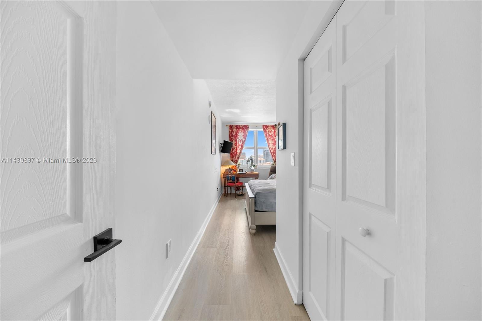 DOUGLAS GRAND CONDO - Residential