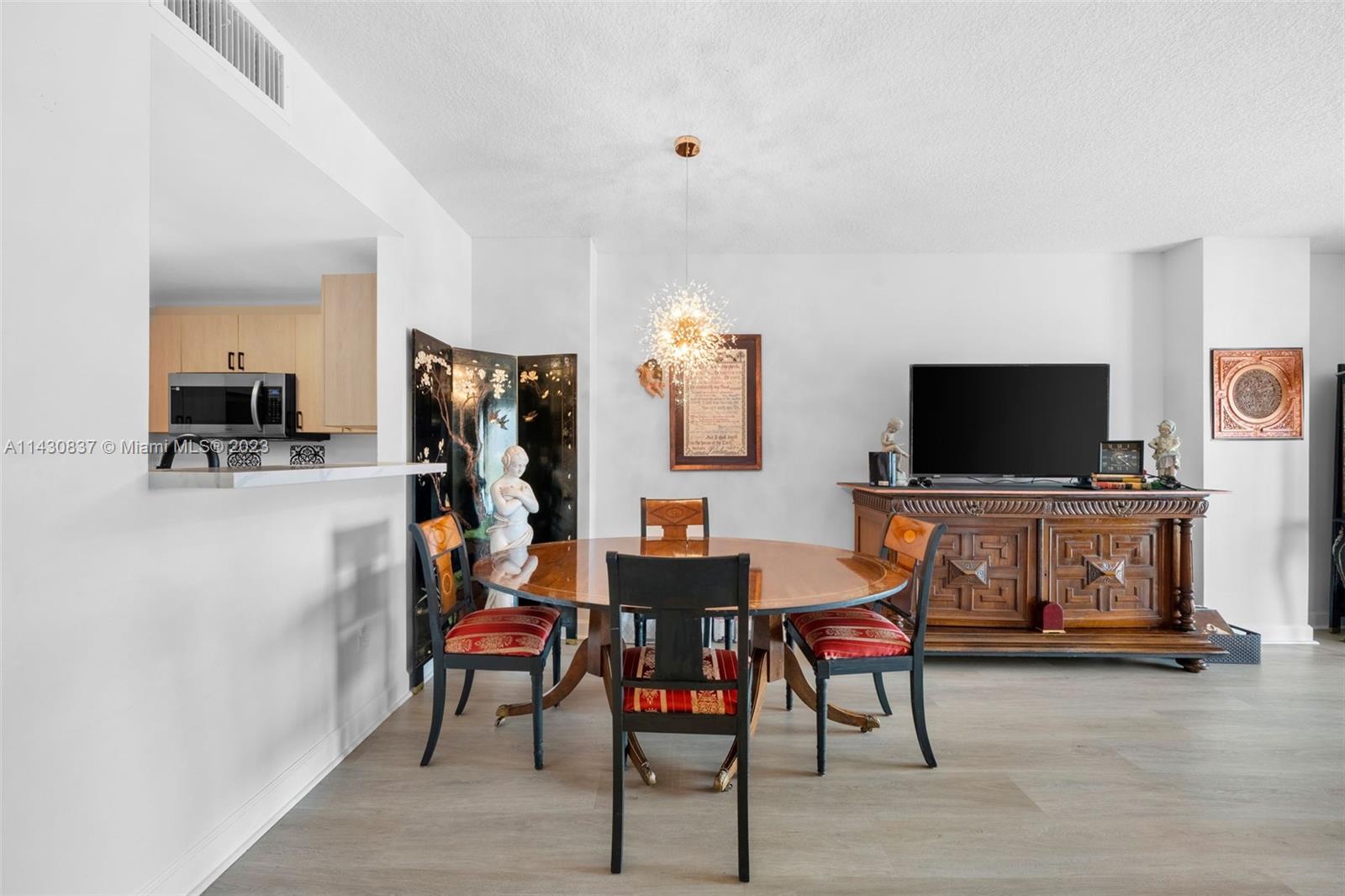 DOUGLAS GRAND CONDO - Residential