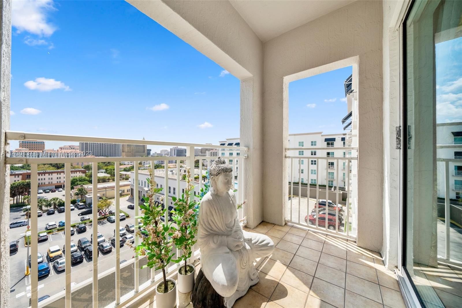 DOUGLAS GRAND CONDO - Residential