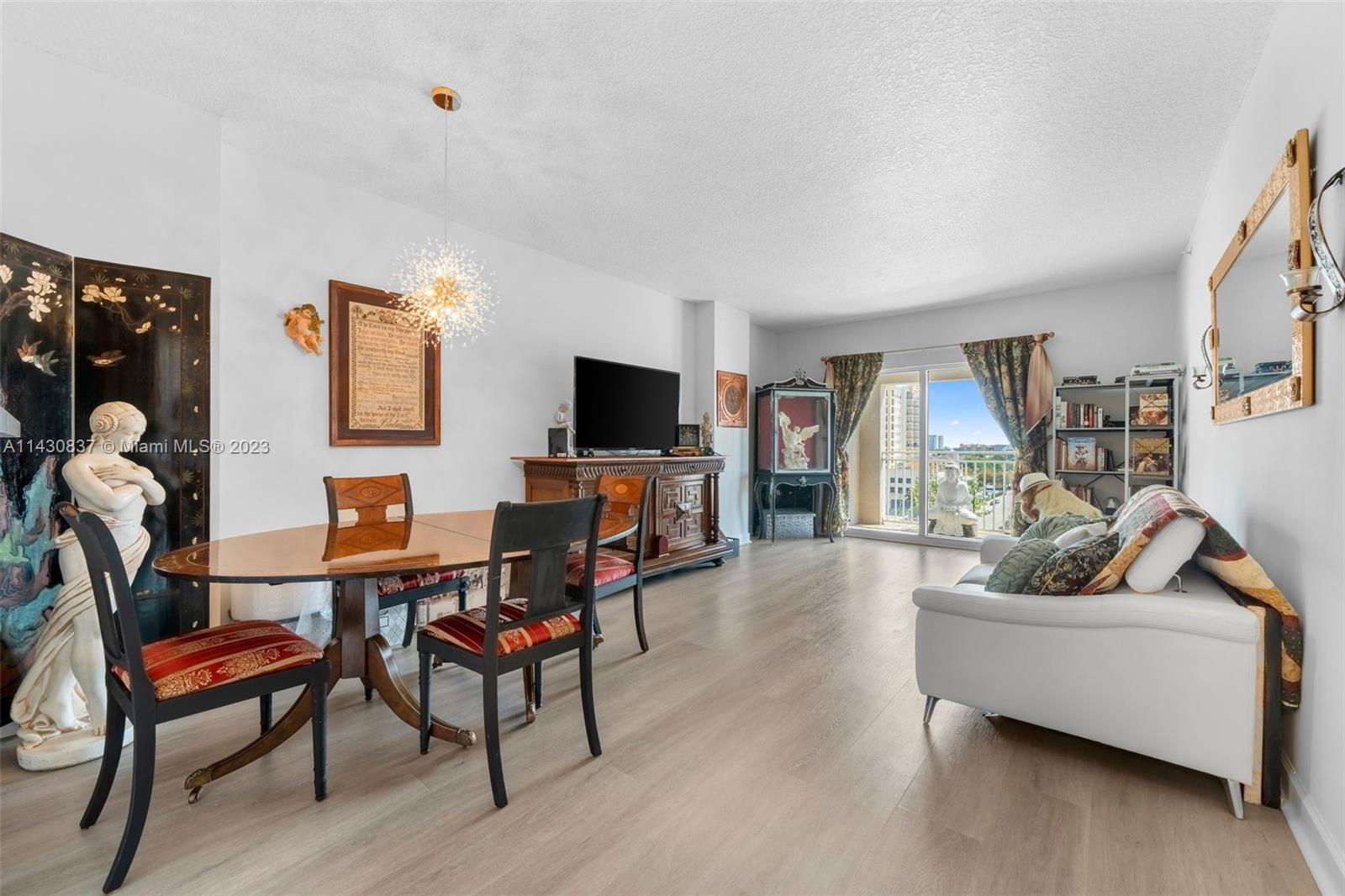 DOUGLAS GRAND CONDO - Residential