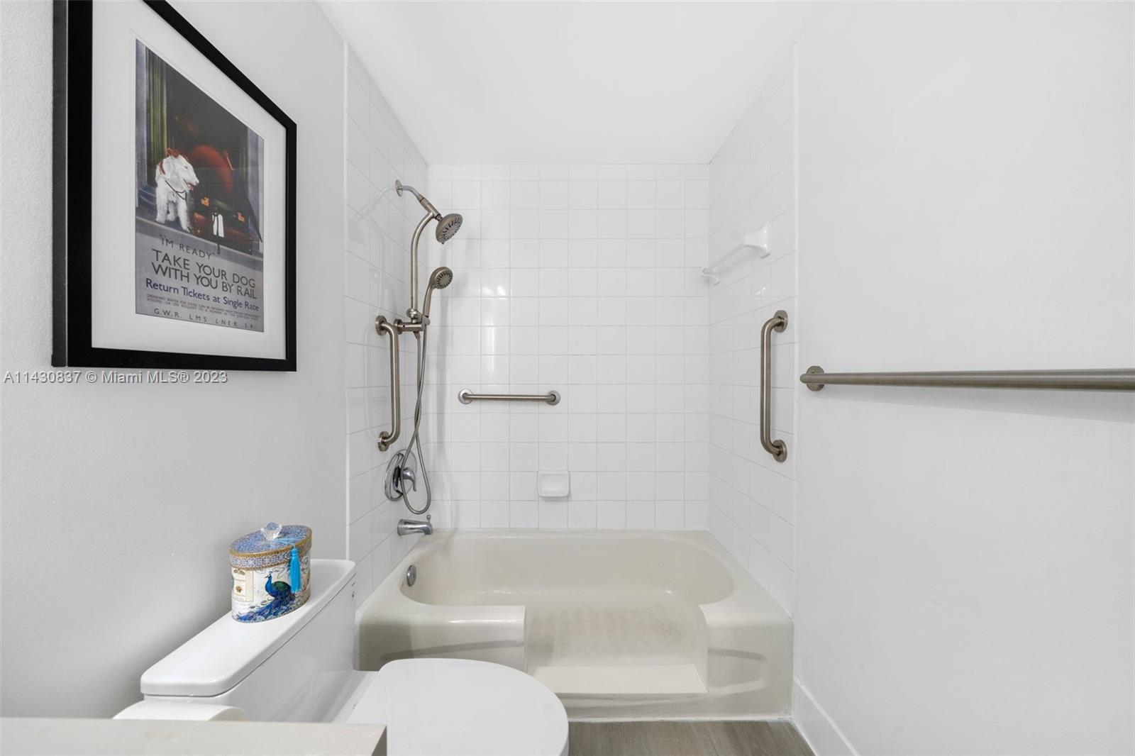 DOUGLAS GRAND CONDO - Residential