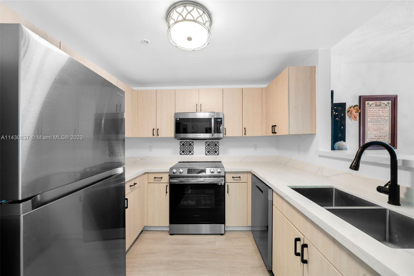 DOUGLAS GRAND CONDO - Residential