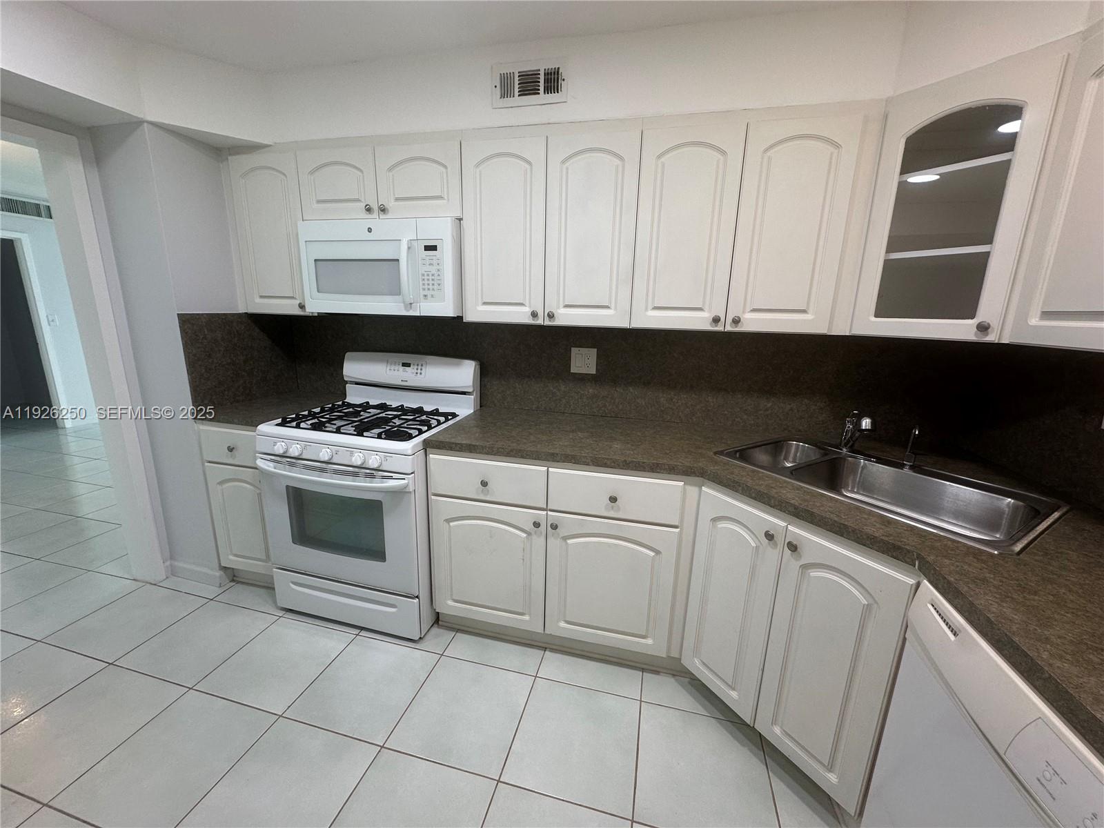 PARKER PLAZA CONDO ESTATE - Residential Lease