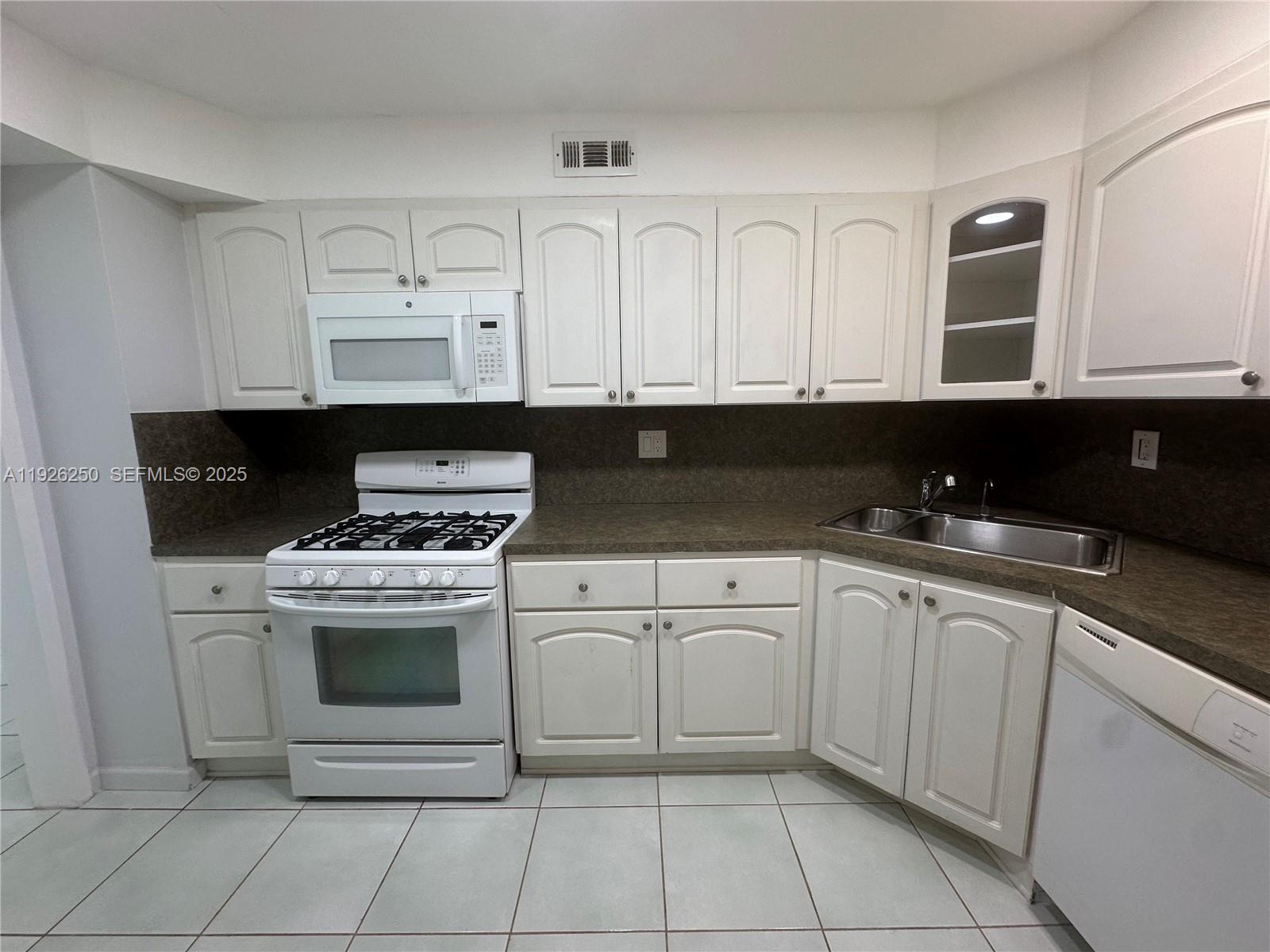 PARKER PLAZA CONDO ESTATE - Residential Lease