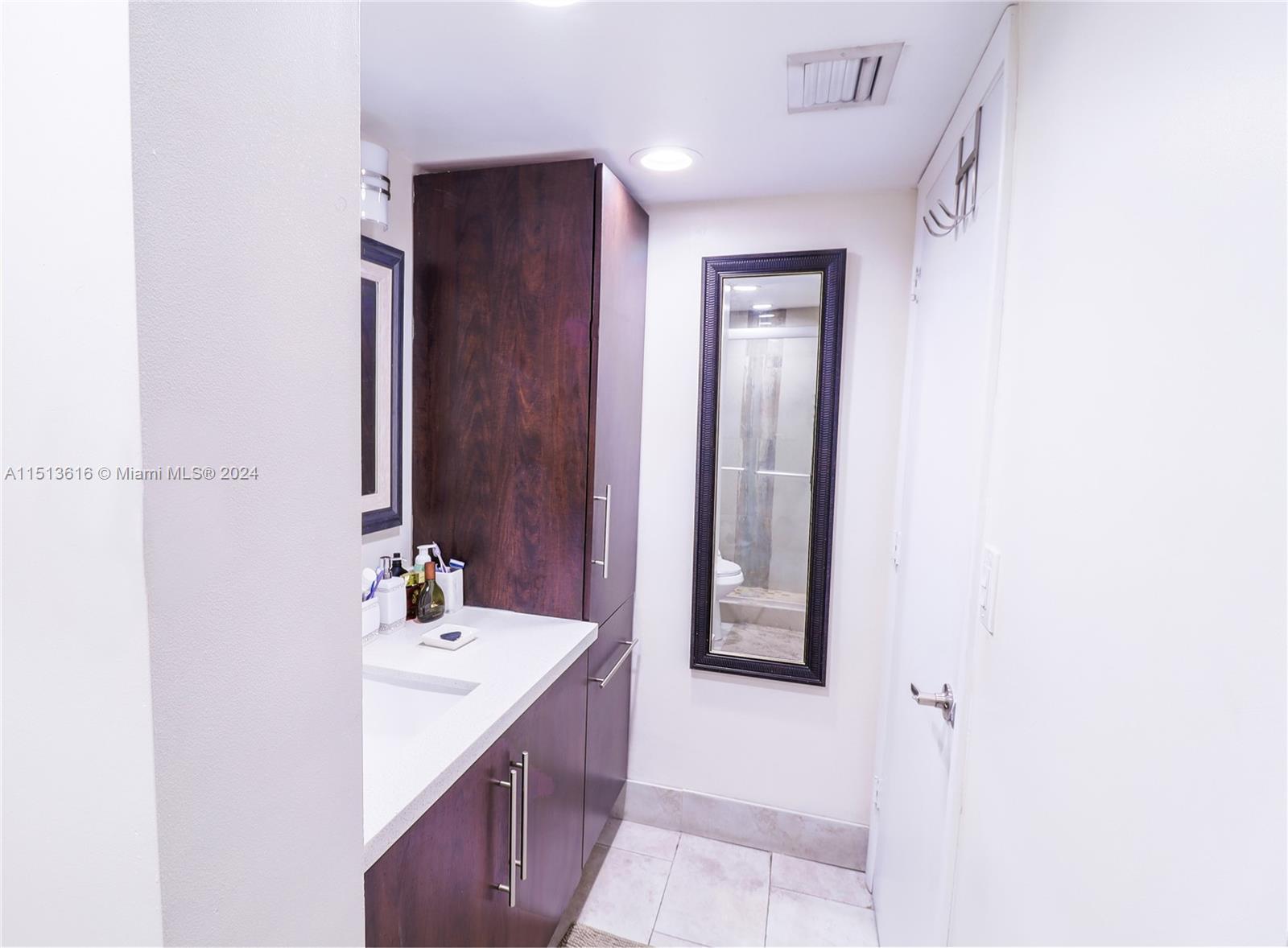 THE GREENS CONDO - Residential