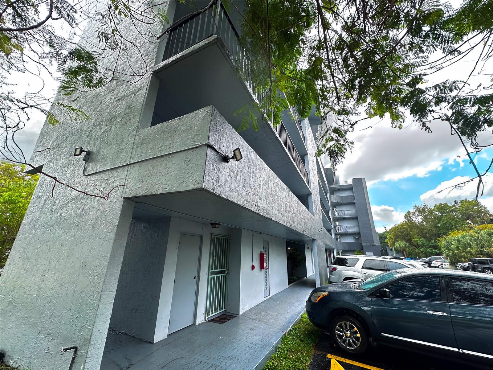 THE GREENS CONDO - Residential