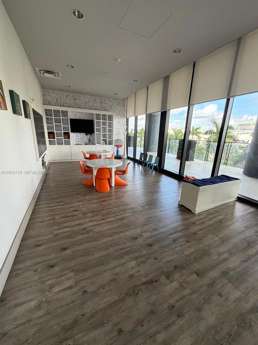 5252 PASEO CONDO - Residential Lease