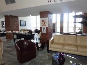 LAUDERDALE OAKS CONDO I - Residential