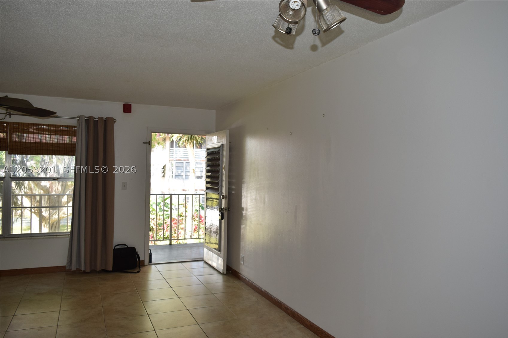 LAUDERDALE OAKS CONDO I - Residential