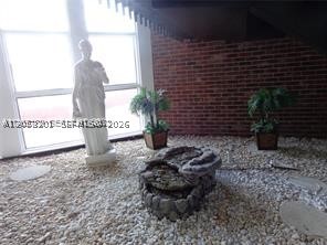 LAUDERDALE OAKS CONDO I - Residential
