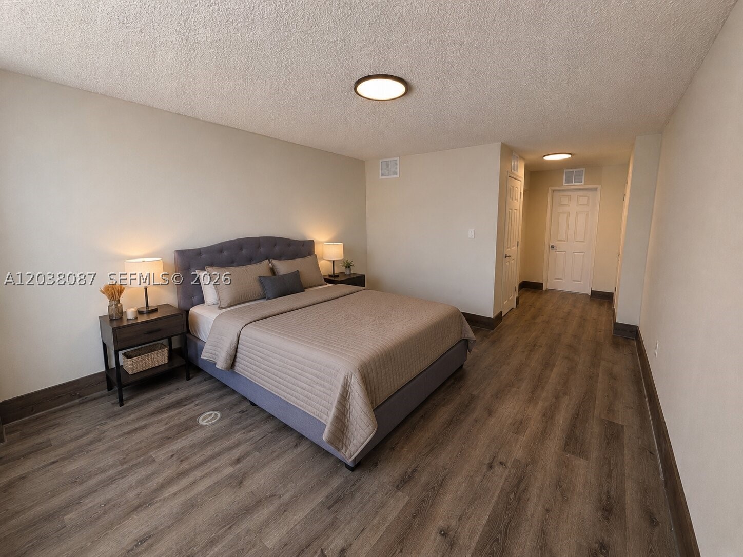 COMMODORE PLAZA CONDO - Residential