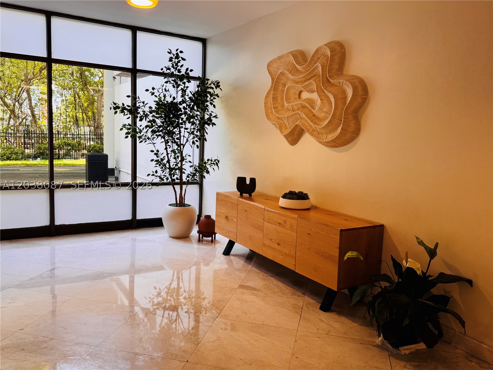 COMMODORE PLAZA CONDO - Residential