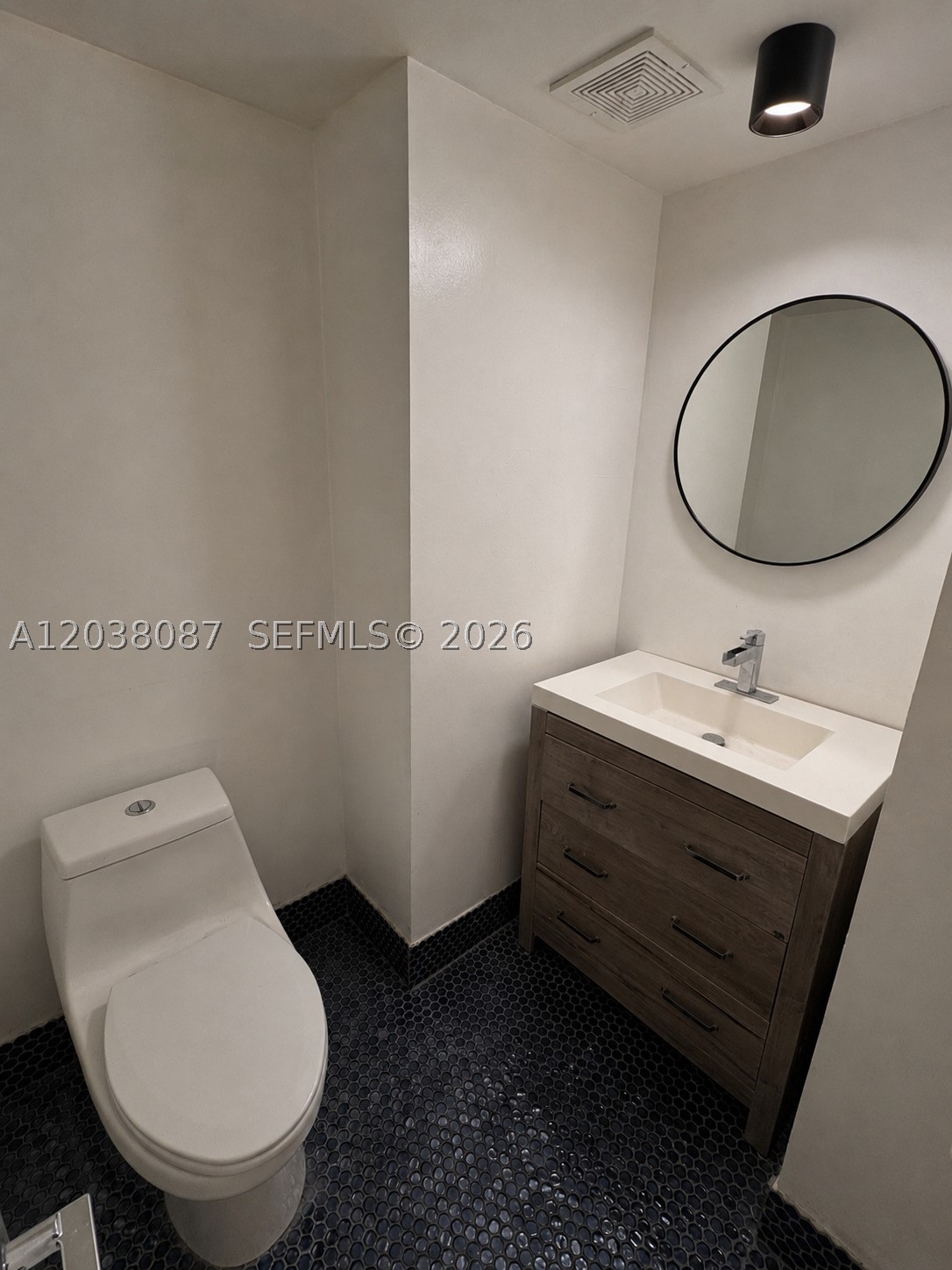 COMMODORE PLAZA CONDO - Residential