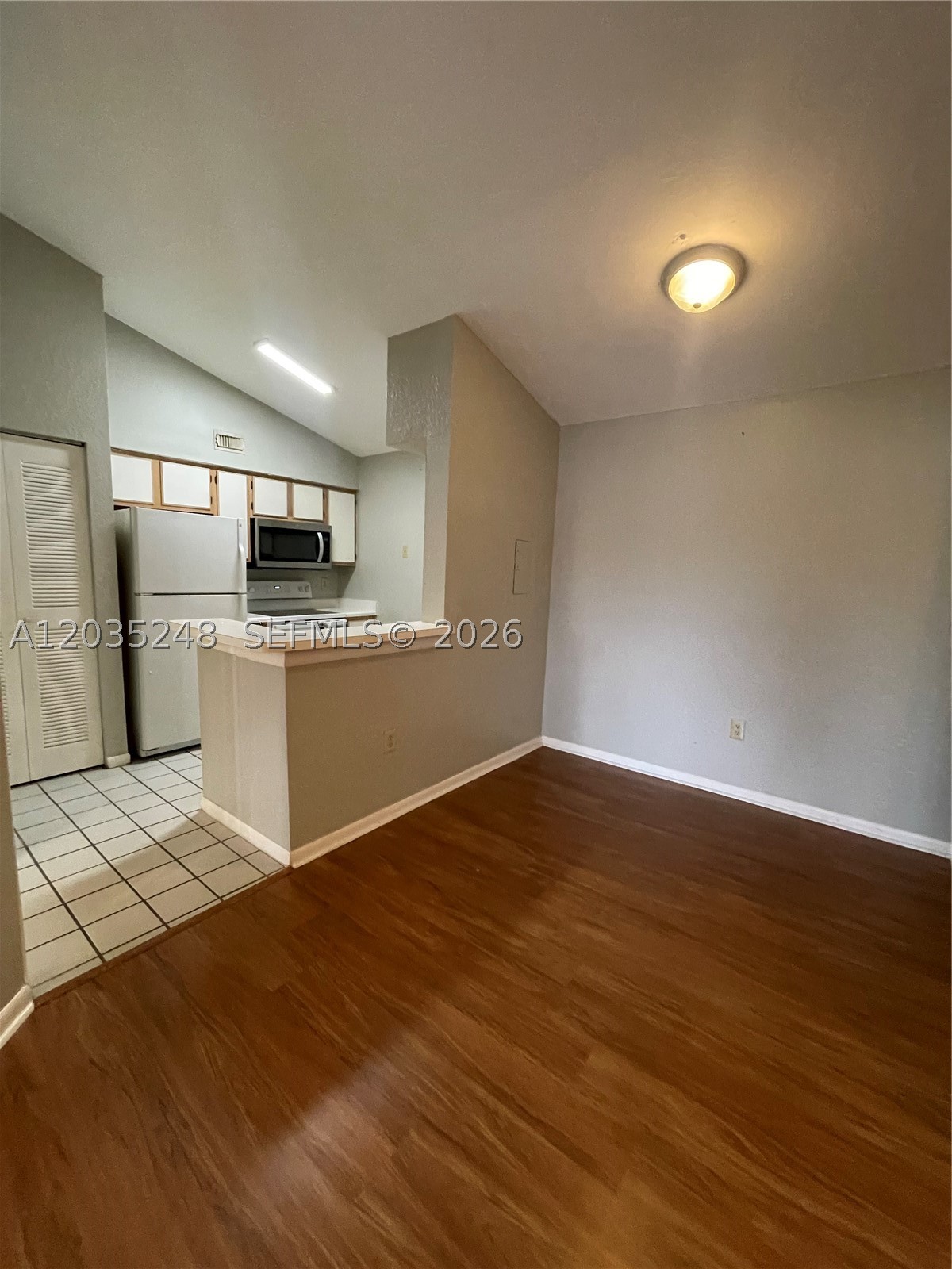 LAKEVIEW CLUB CONDO - Residential Lease
