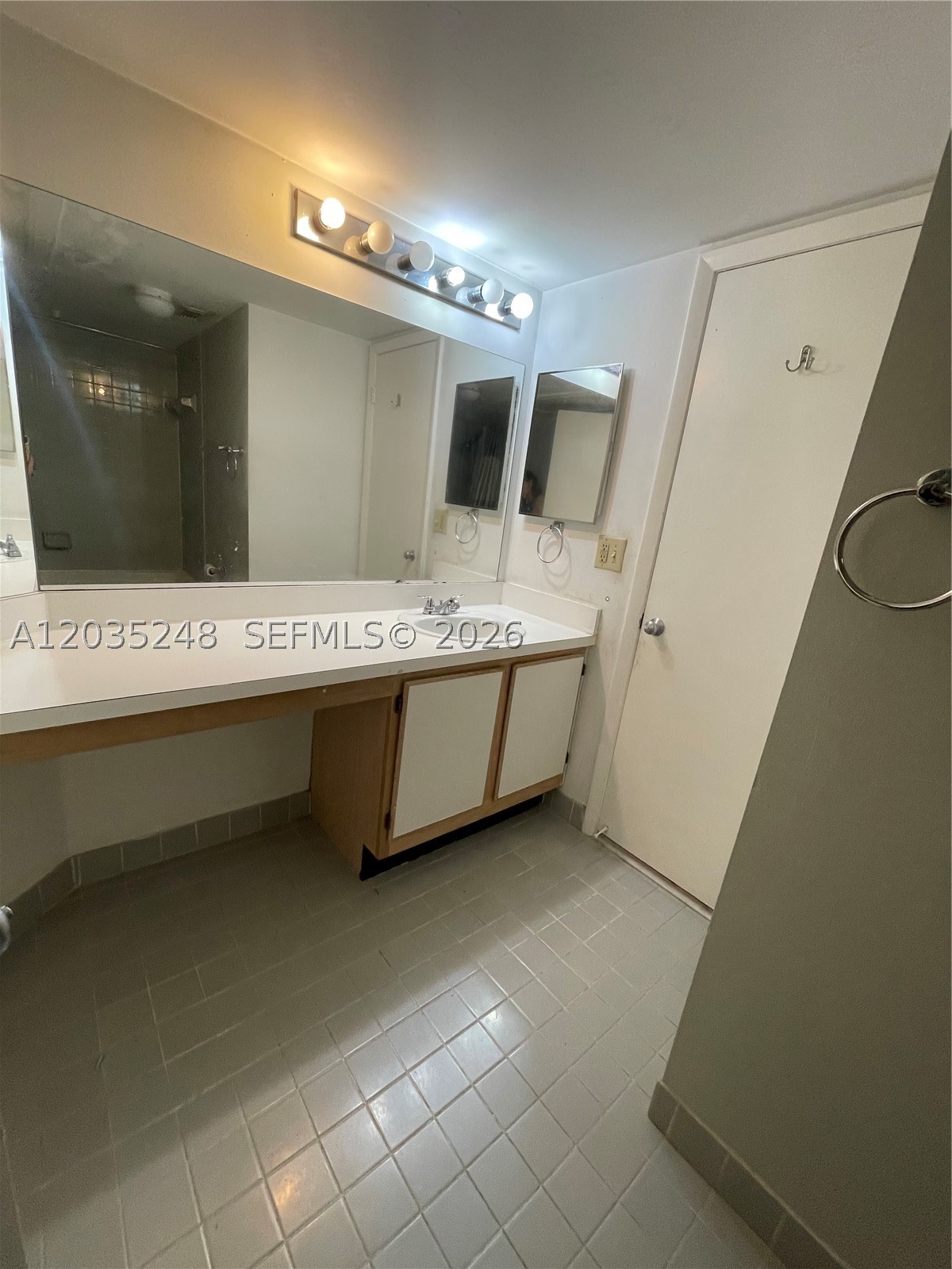 LAKEVIEW CLUB CONDO - Residential Lease