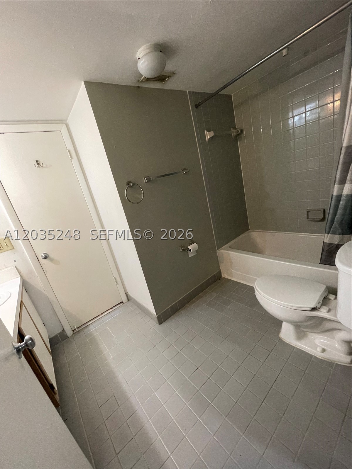 LAKEVIEW CLUB CONDO - Residential Lease