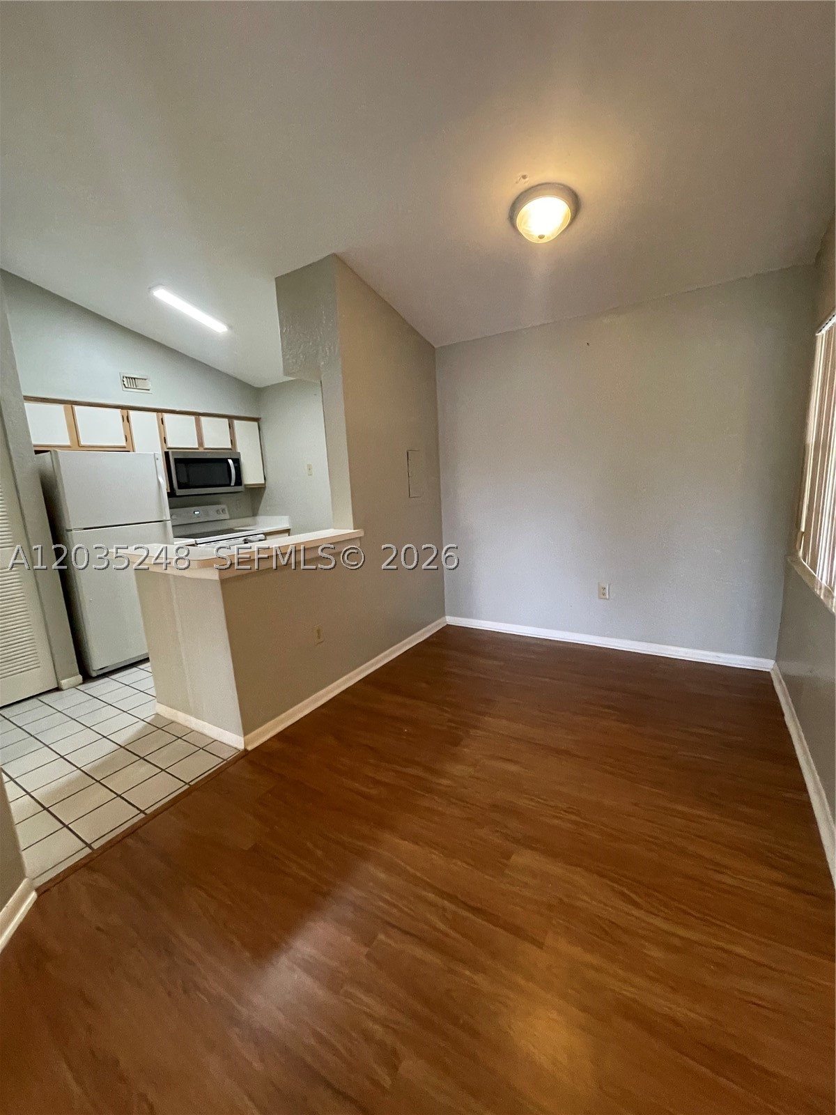 LAKEVIEW CLUB CONDO - Residential Lease