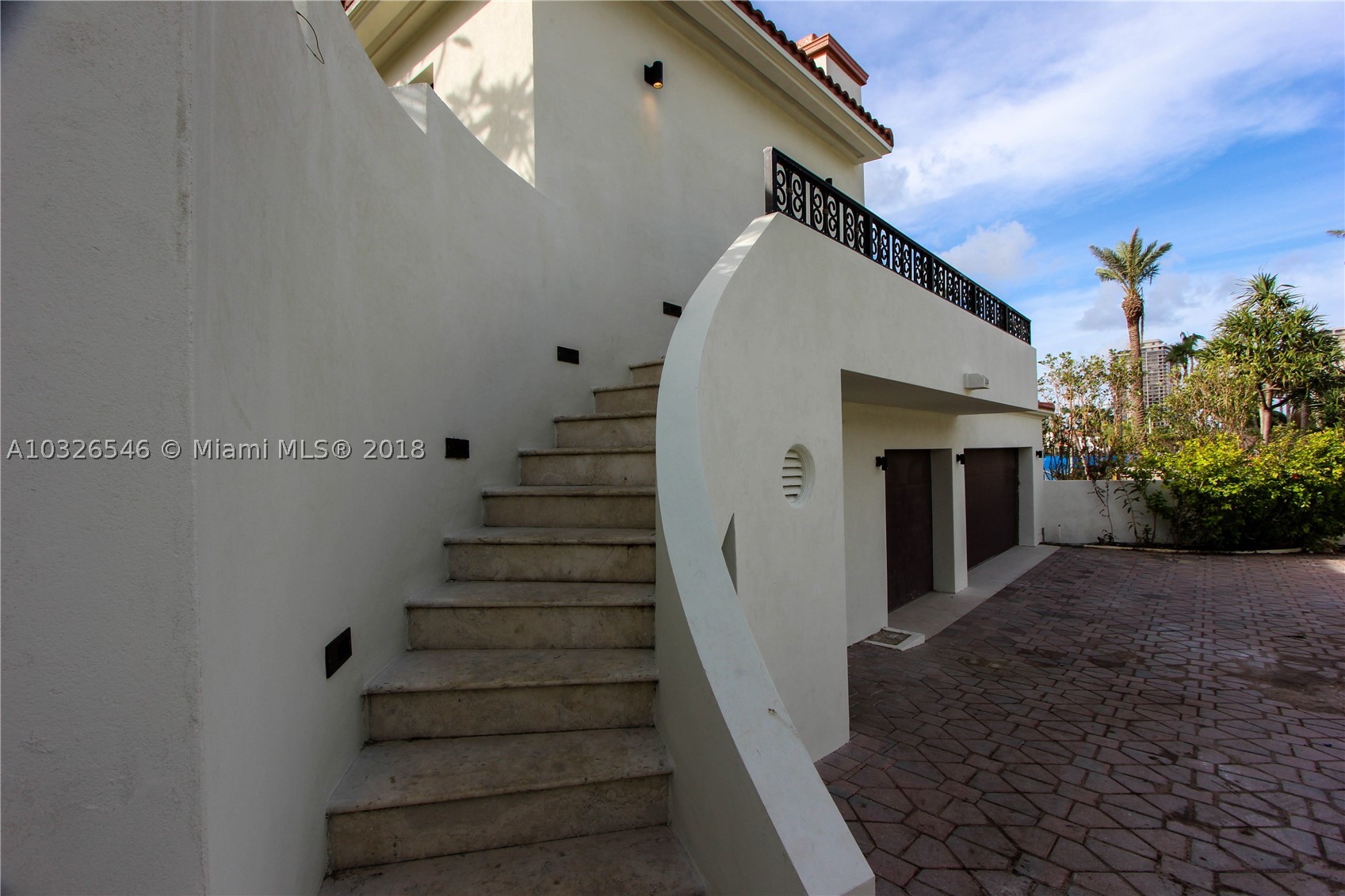 GOLDEN BEACH SEC C - Residential
