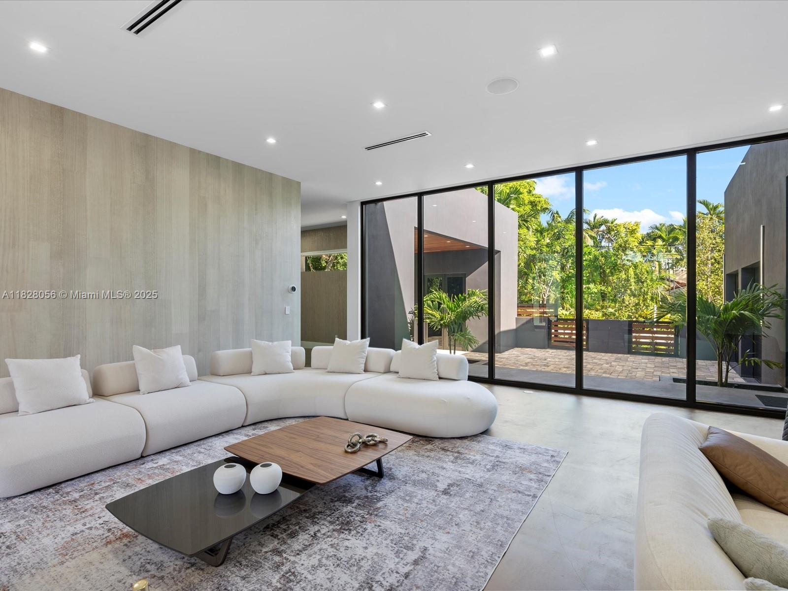 BISCAYNE HEIGHTS - Residential