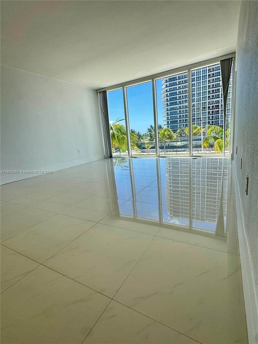 HARBOUR HOUSE - Residential
