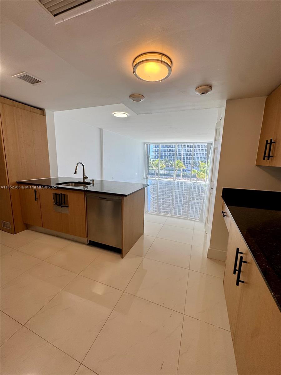 HARBOUR HOUSE - Residential