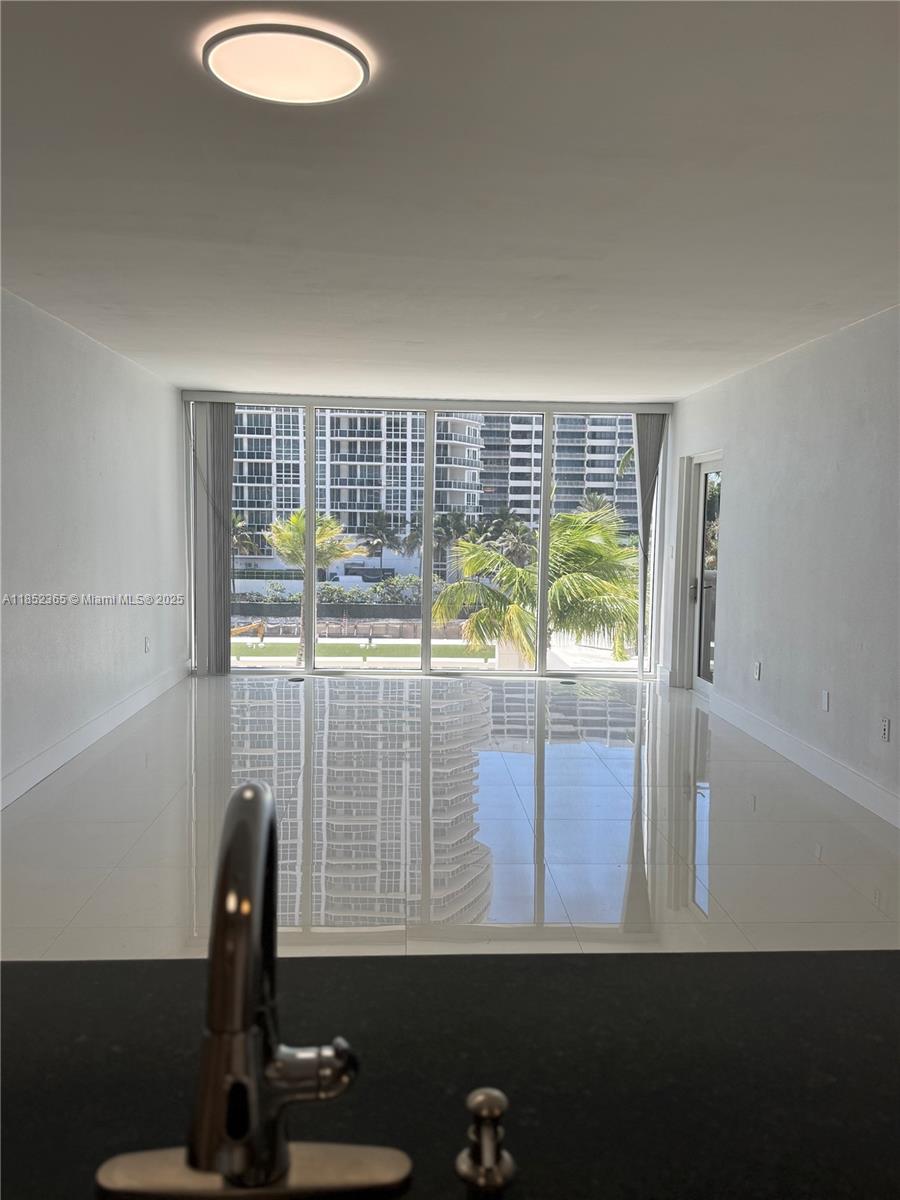 HARBOUR HOUSE - Residential