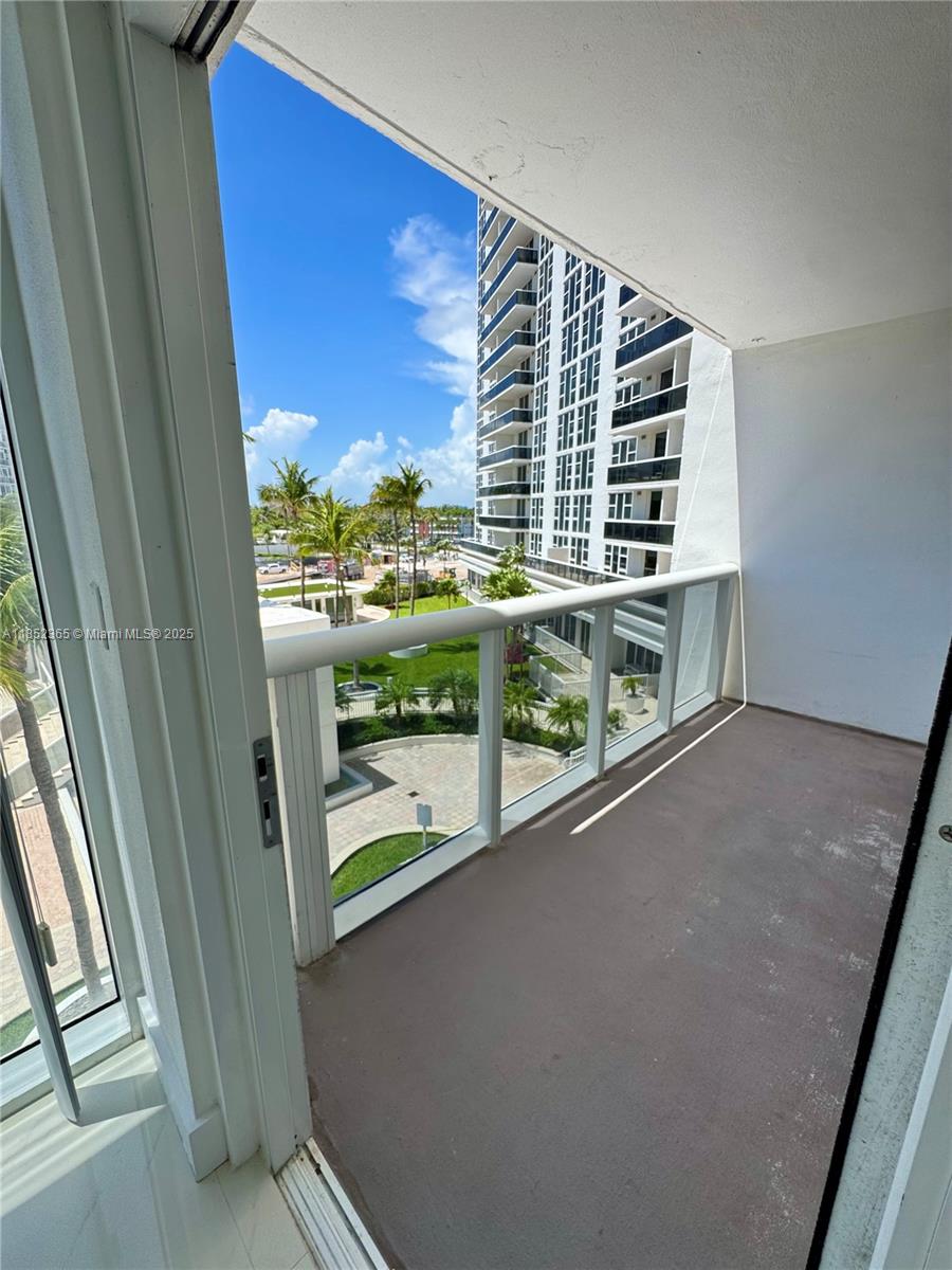 HARBOUR HOUSE - Residential
