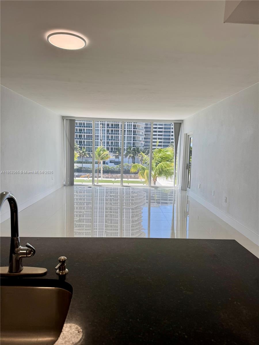 HARBOUR HOUSE - Residential