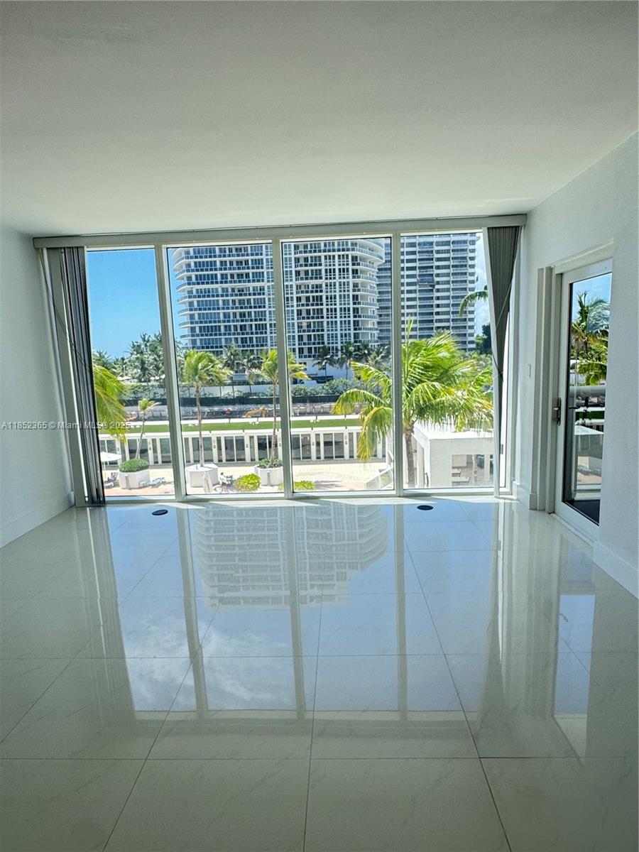 HARBOUR HOUSE - Residential