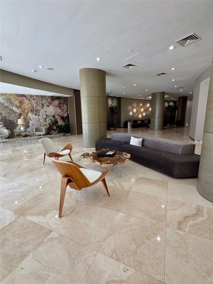 HARBOUR HOUSE - Residential