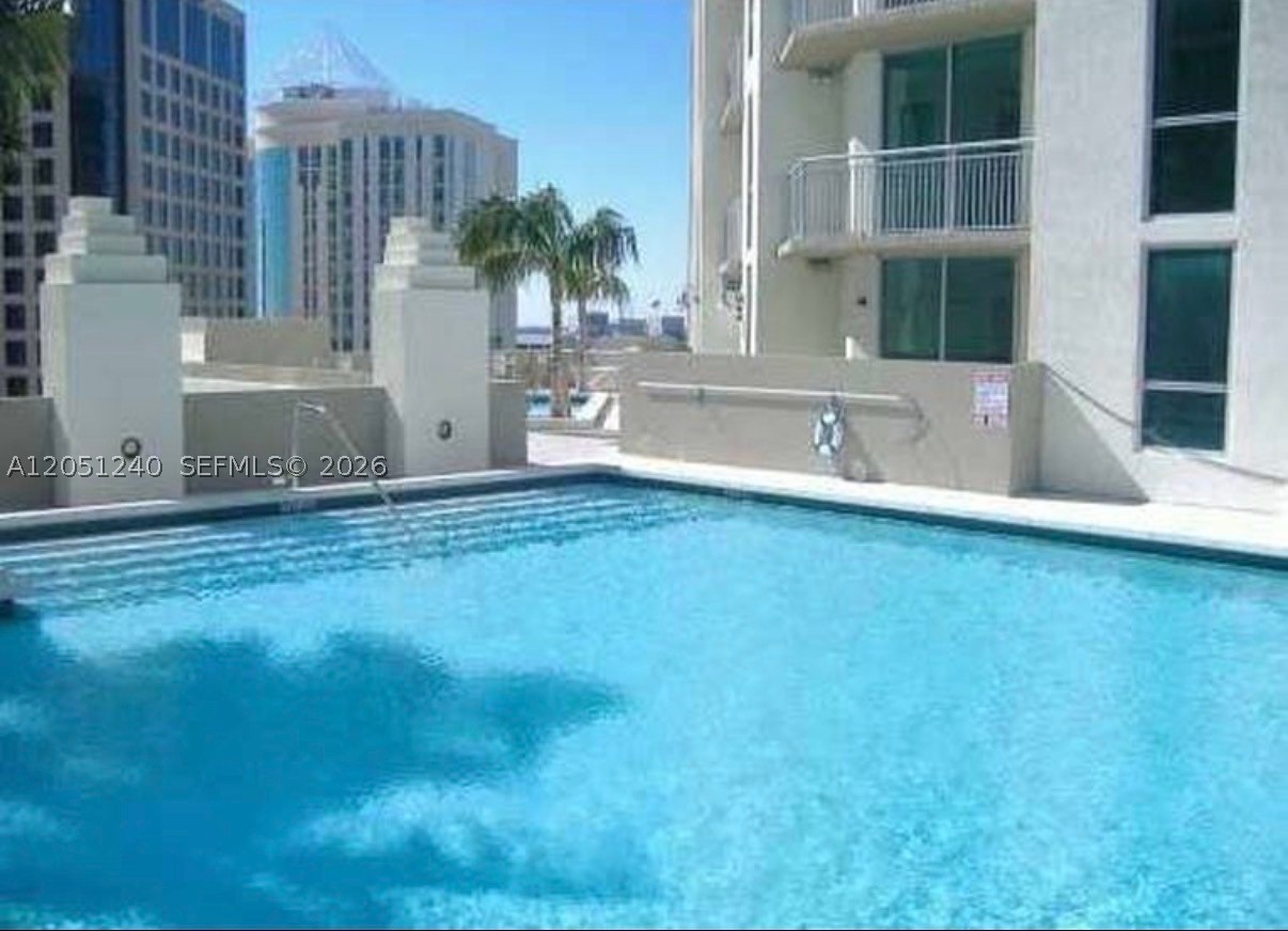 METROPOLIS II AT DADELAND - Residential Lease