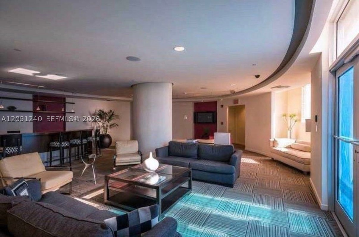 METROPOLIS II AT DADELAND - Residential Lease