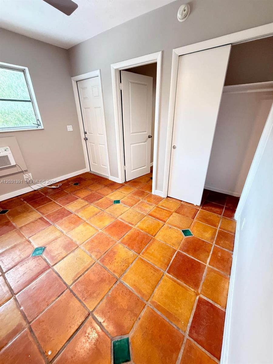 LAUDERDALE PARK 6-33 1/2 - Residential Lease