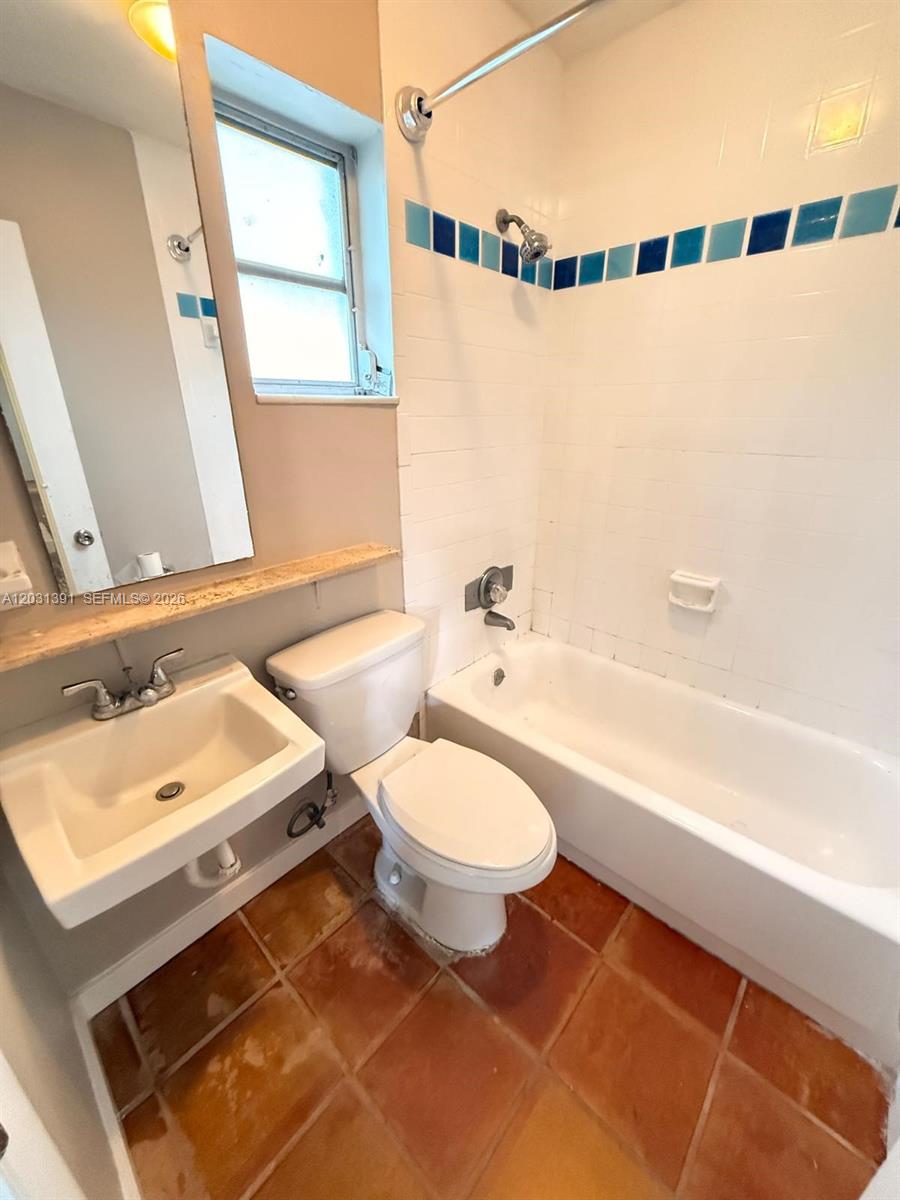 LAUDERDALE PARK 6-33 1/2 - Residential Lease
