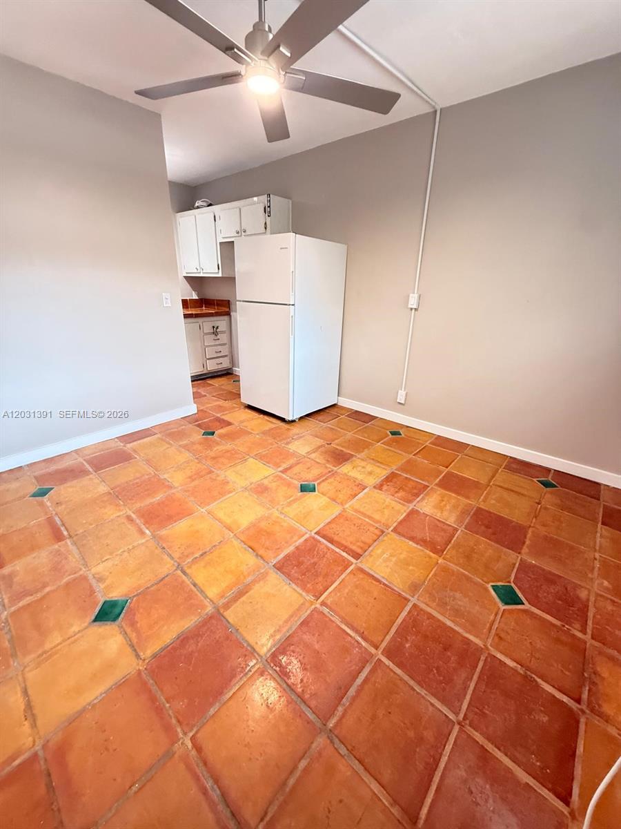 LAUDERDALE PARK 6-33 1/2 - Residential Lease