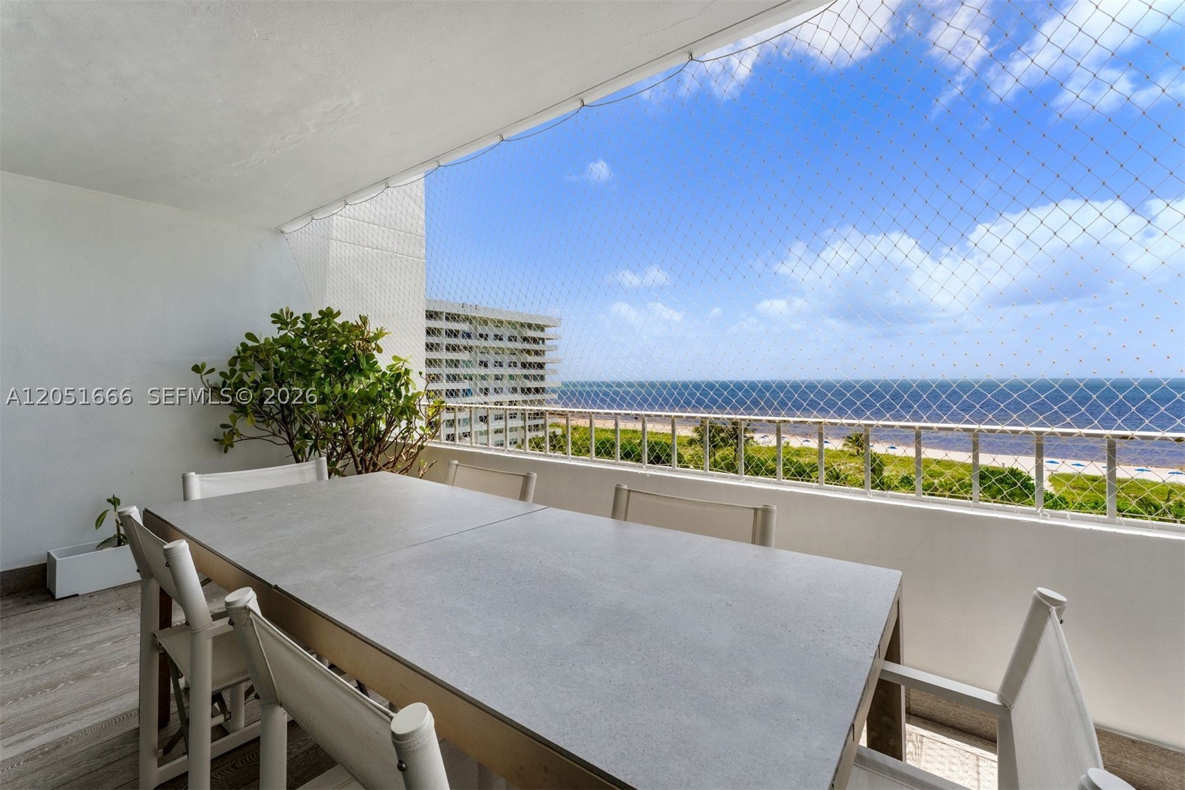 COMMODORE CLUB SOUTH COND - Residential