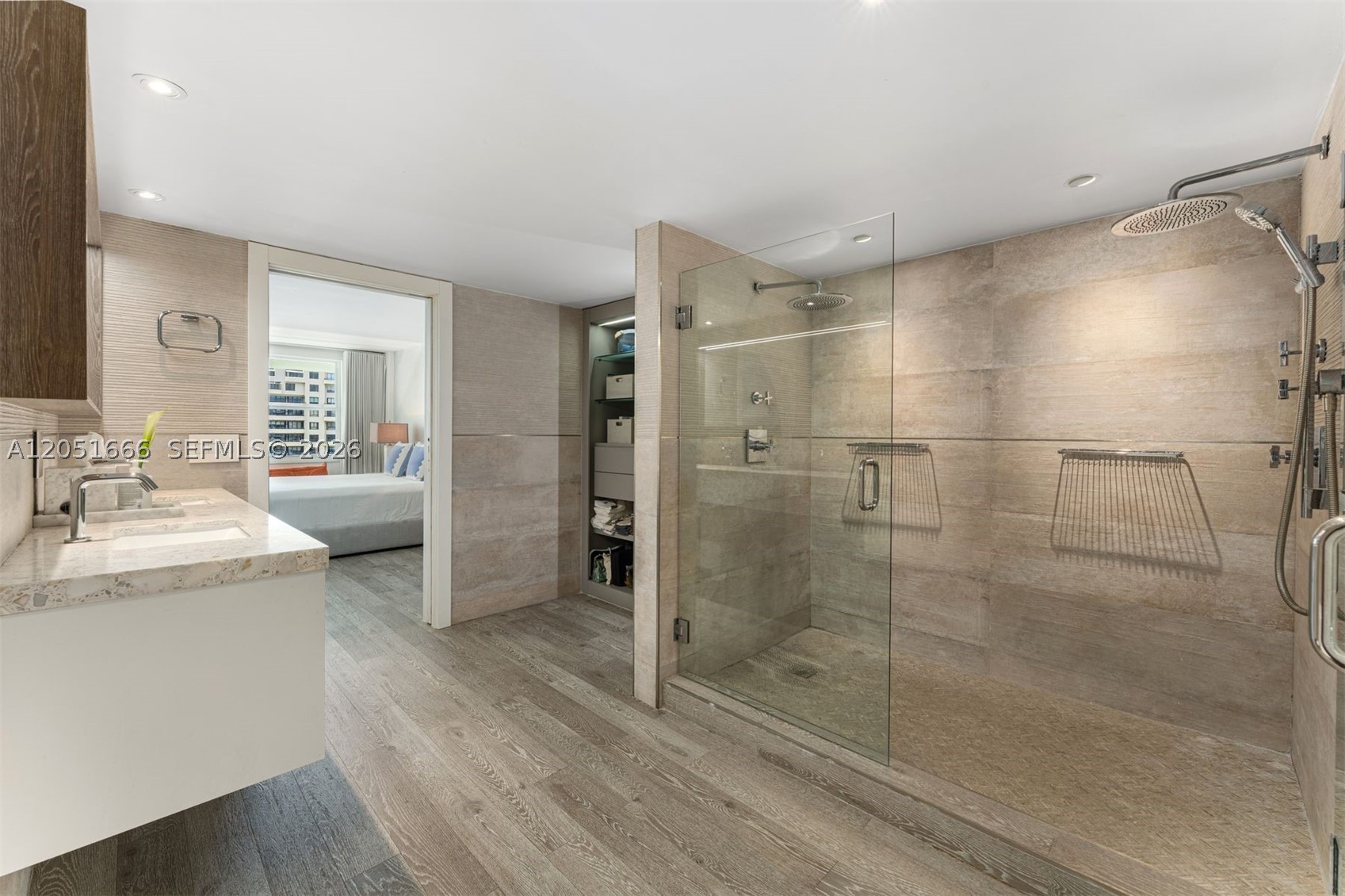 COMMODORE CLUB SOUTH COND - Residential