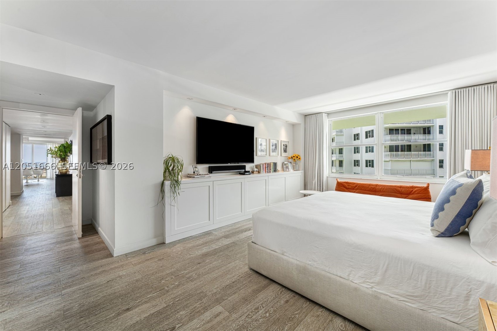 COMMODORE CLUB SOUTH COND - Residential