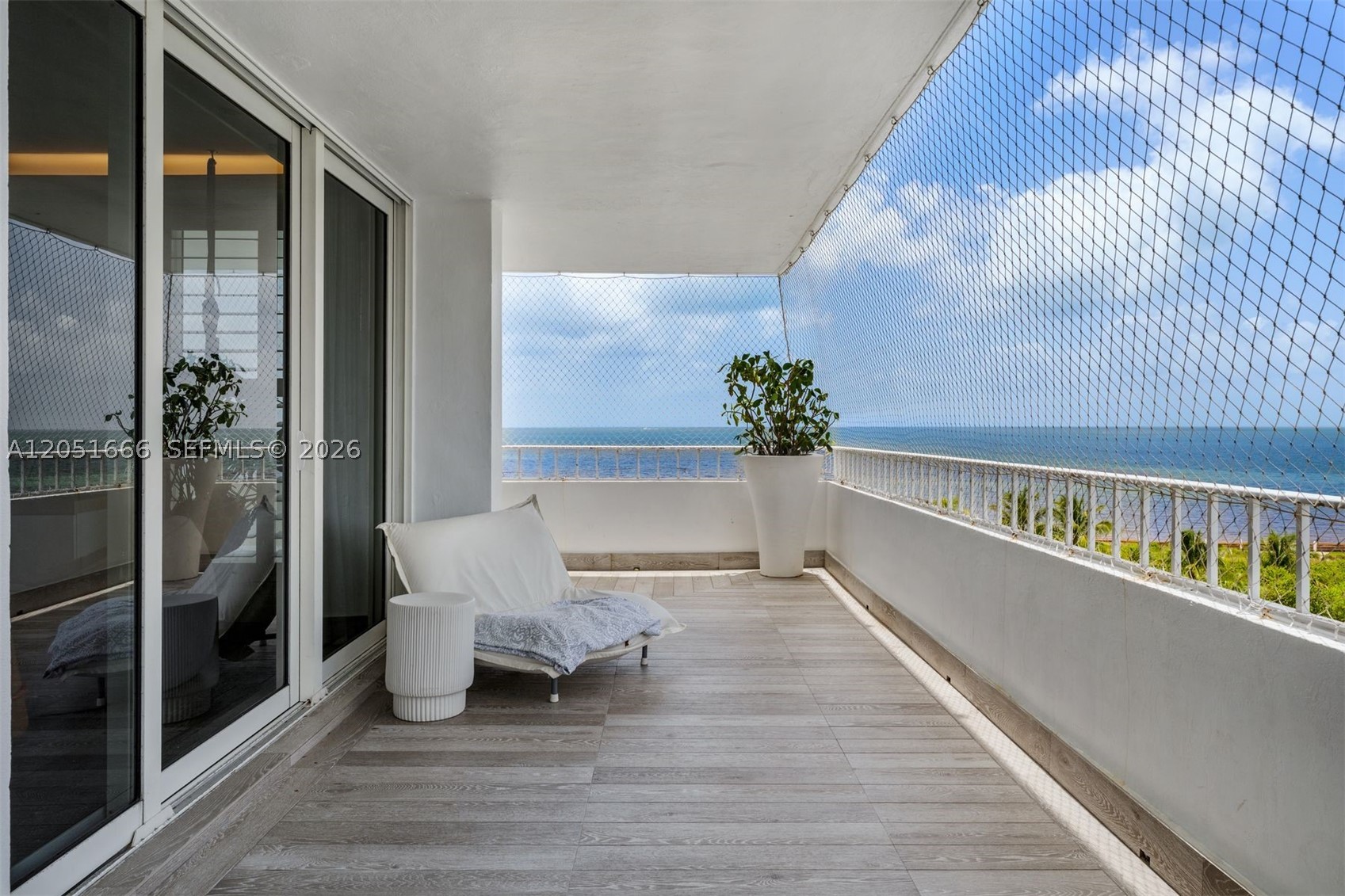 COMMODORE CLUB SOUTH COND - Residential