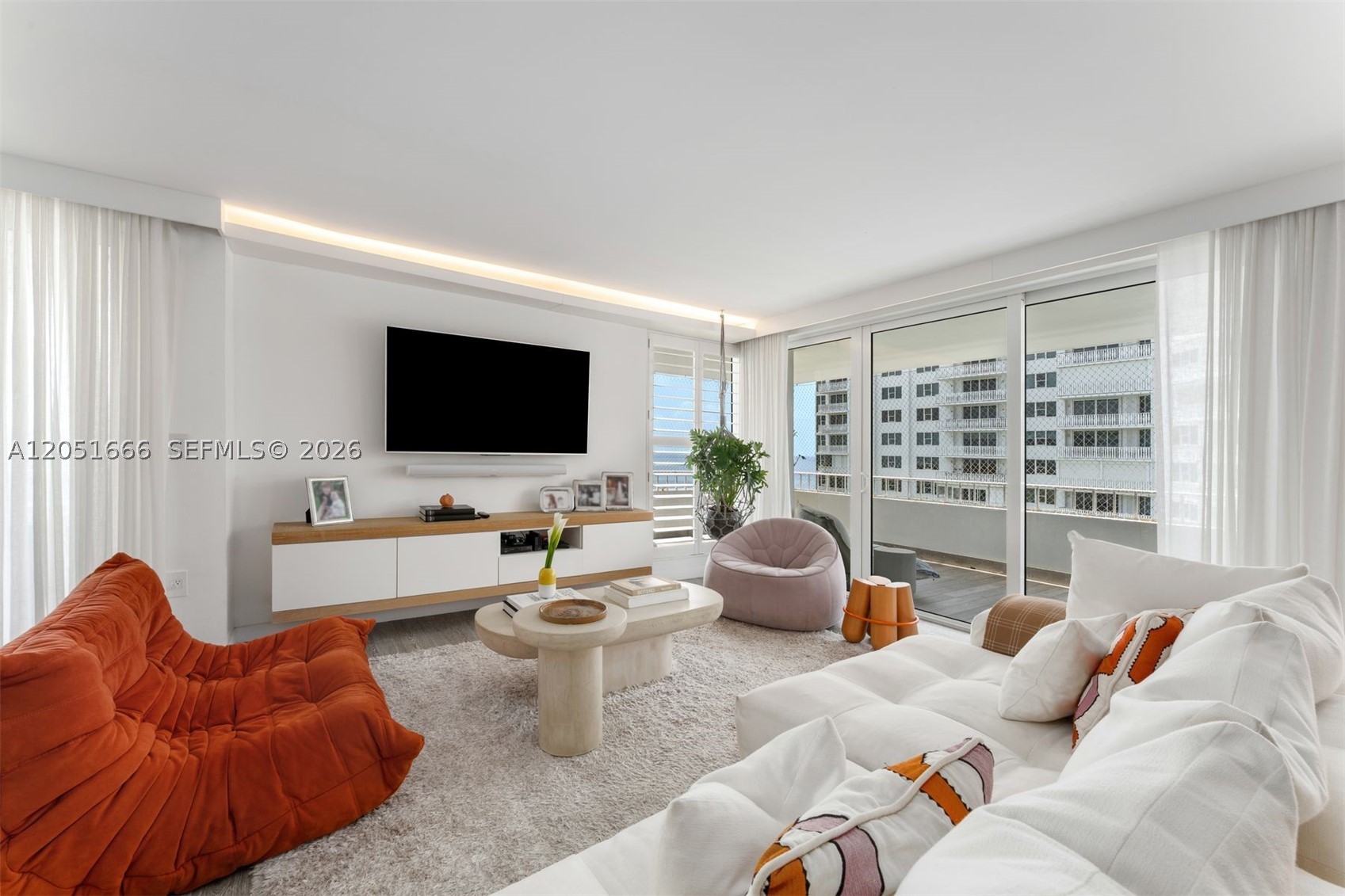 COMMODORE CLUB SOUTH COND - Residential
