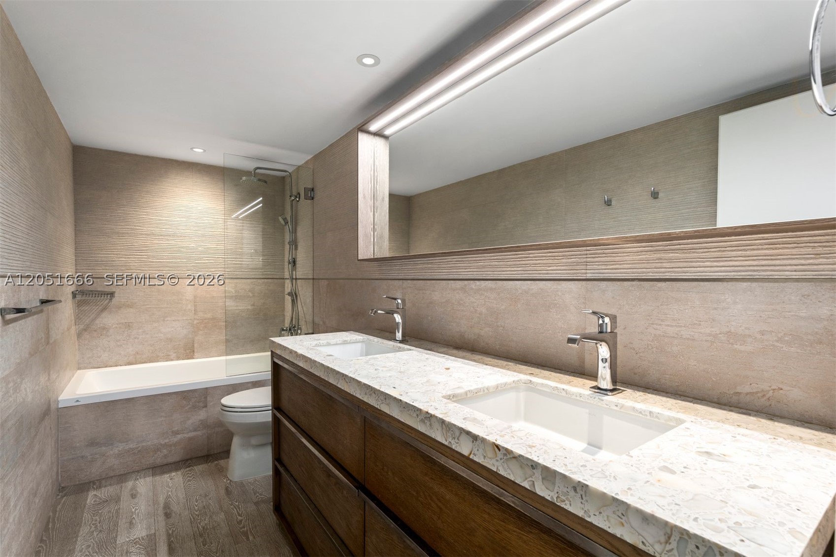 COMMODORE CLUB SOUTH COND - Residential