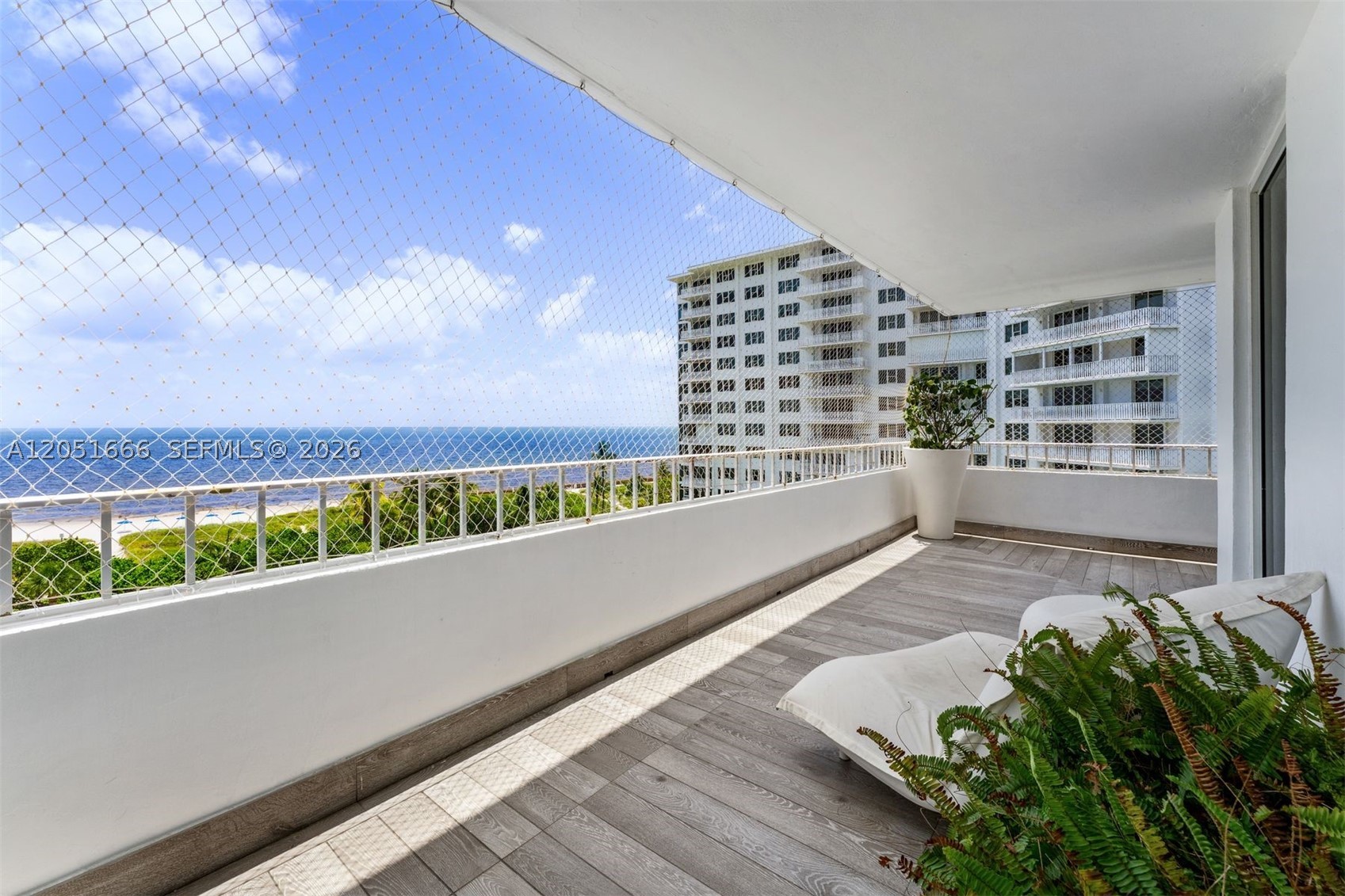 COMMODORE CLUB SOUTH COND - Residential