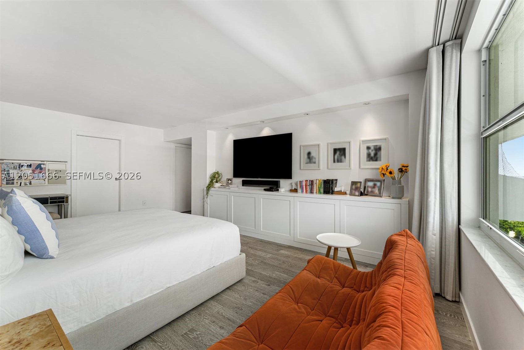 COMMODORE CLUB SOUTH COND - Residential