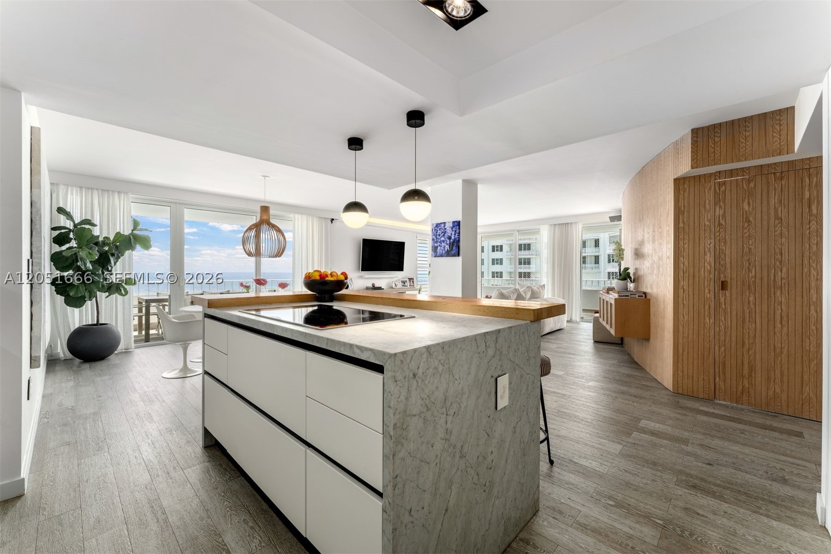 COMMODORE CLUB SOUTH COND - Residential