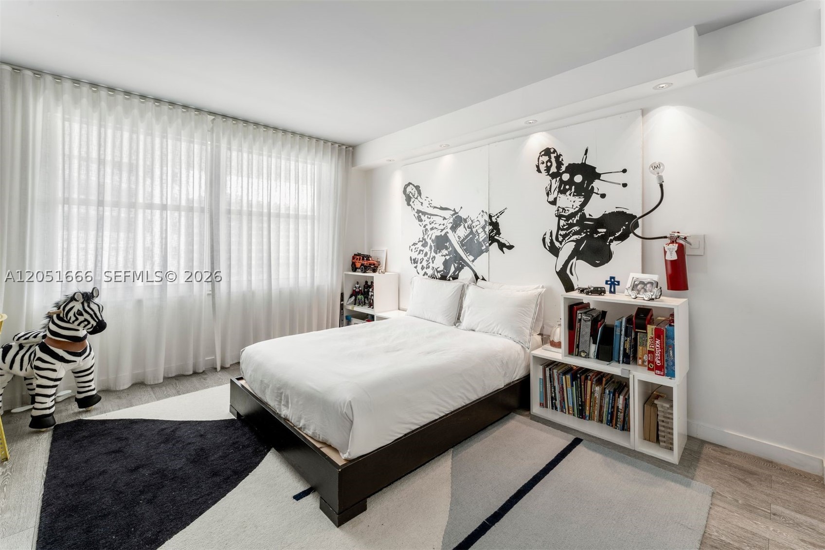 COMMODORE CLUB SOUTH COND - Residential
