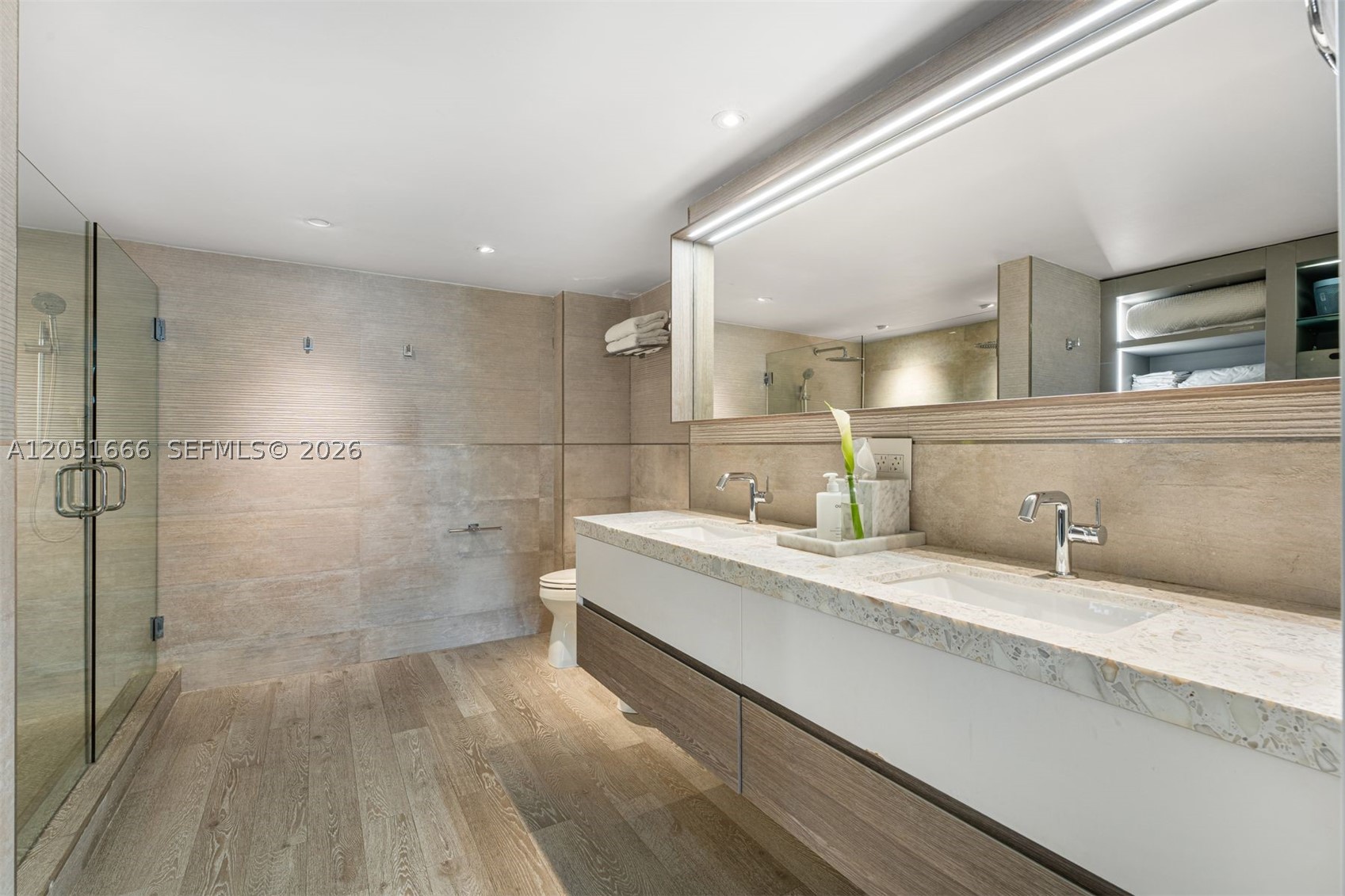 COMMODORE CLUB SOUTH COND - Residential