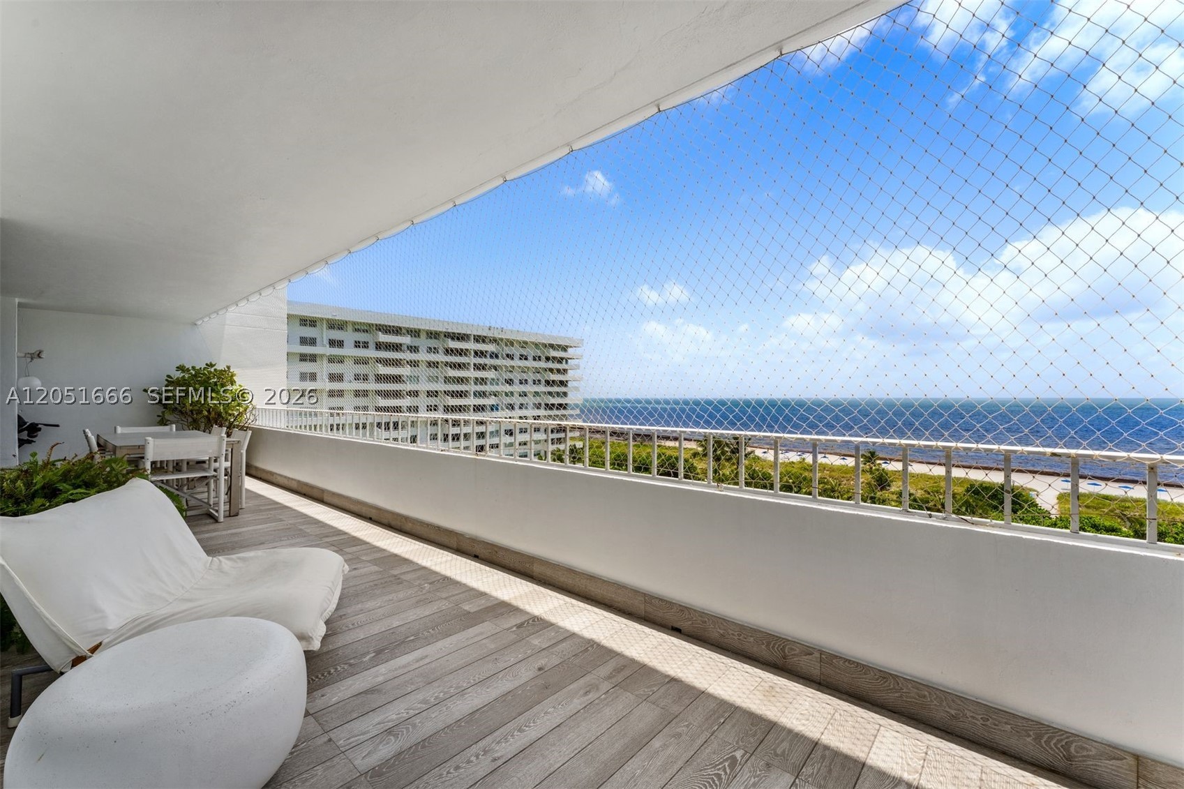 COMMODORE CLUB SOUTH COND - Residential