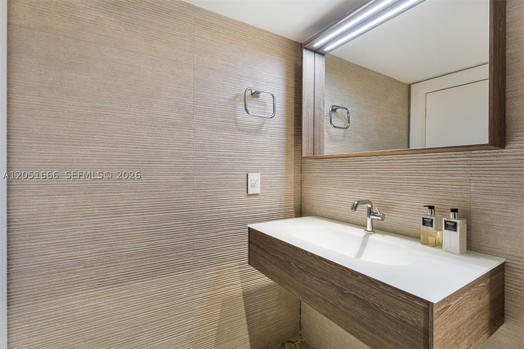COMMODORE CLUB SOUTH COND - Residential