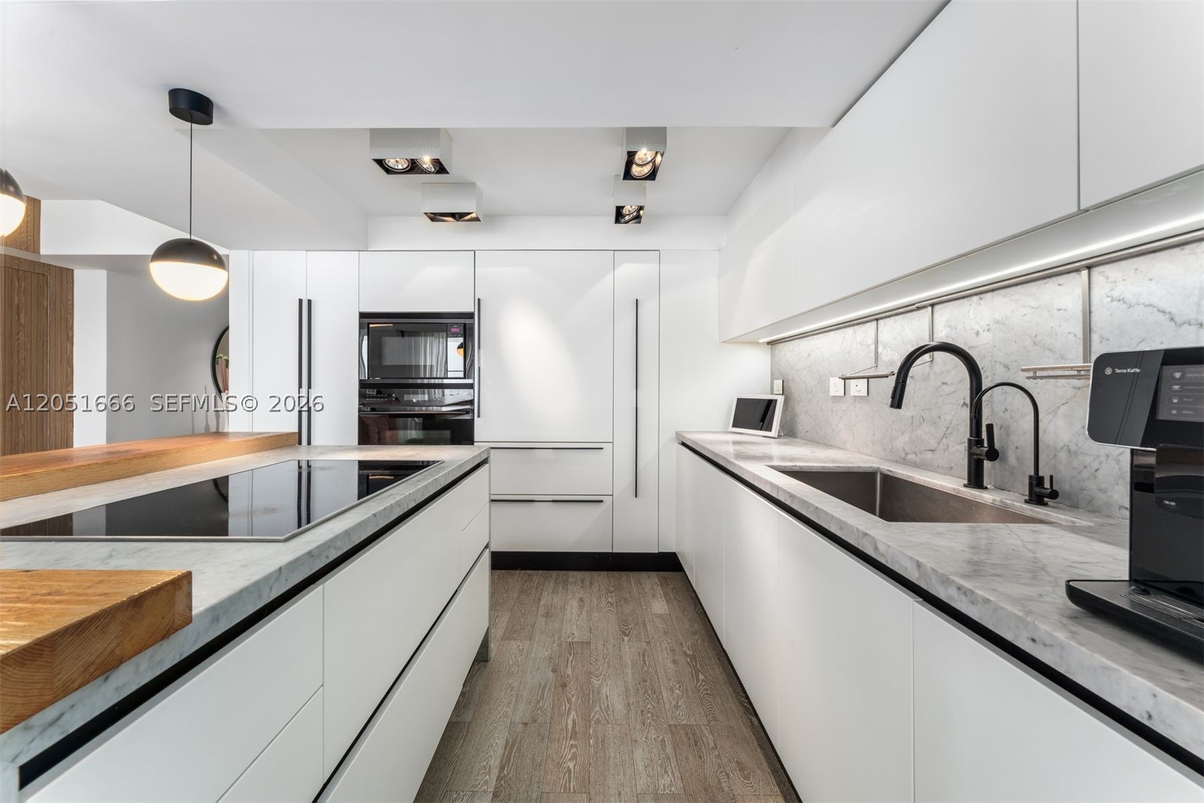 COMMODORE CLUB SOUTH COND - Residential